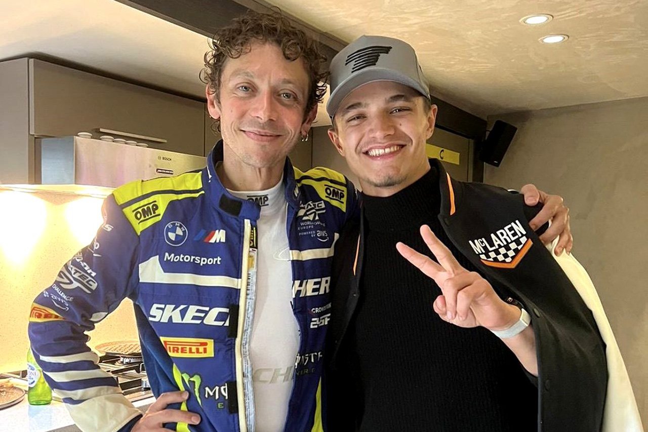 マクラーレンF1のランド・ノリス、ブランズハッチでバレンティーノ・ロッシを応援